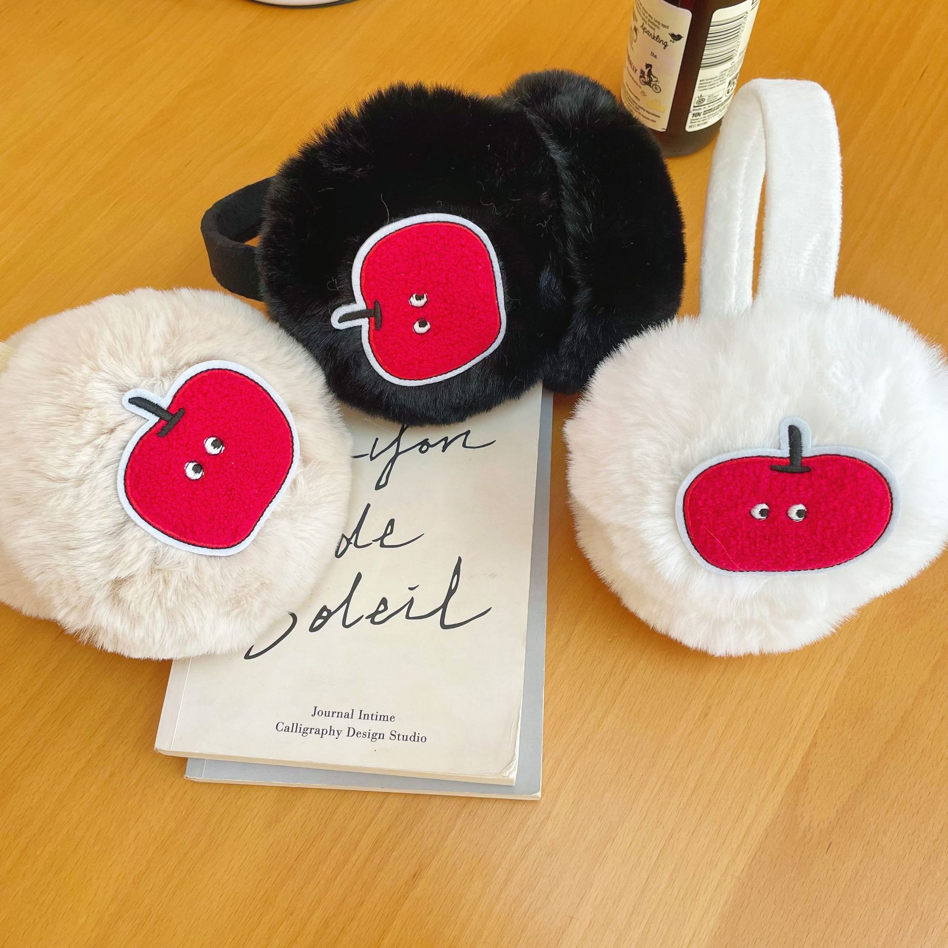 Anjj 새로운 Apple 귀마개 절묘한 패션 플러시  - Winter Clothing Earmuffs 리뷰 및 가격